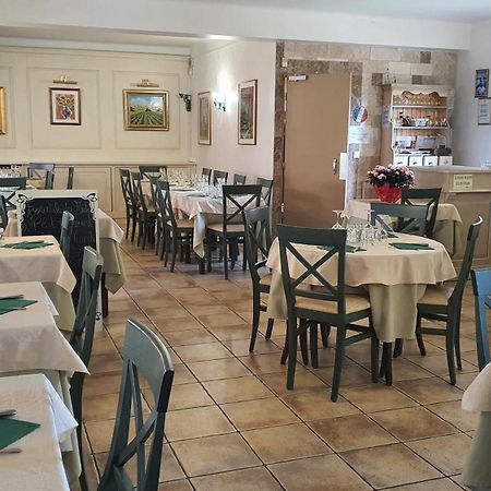 Auberge Les Aromes Grasse Bagian luar foto