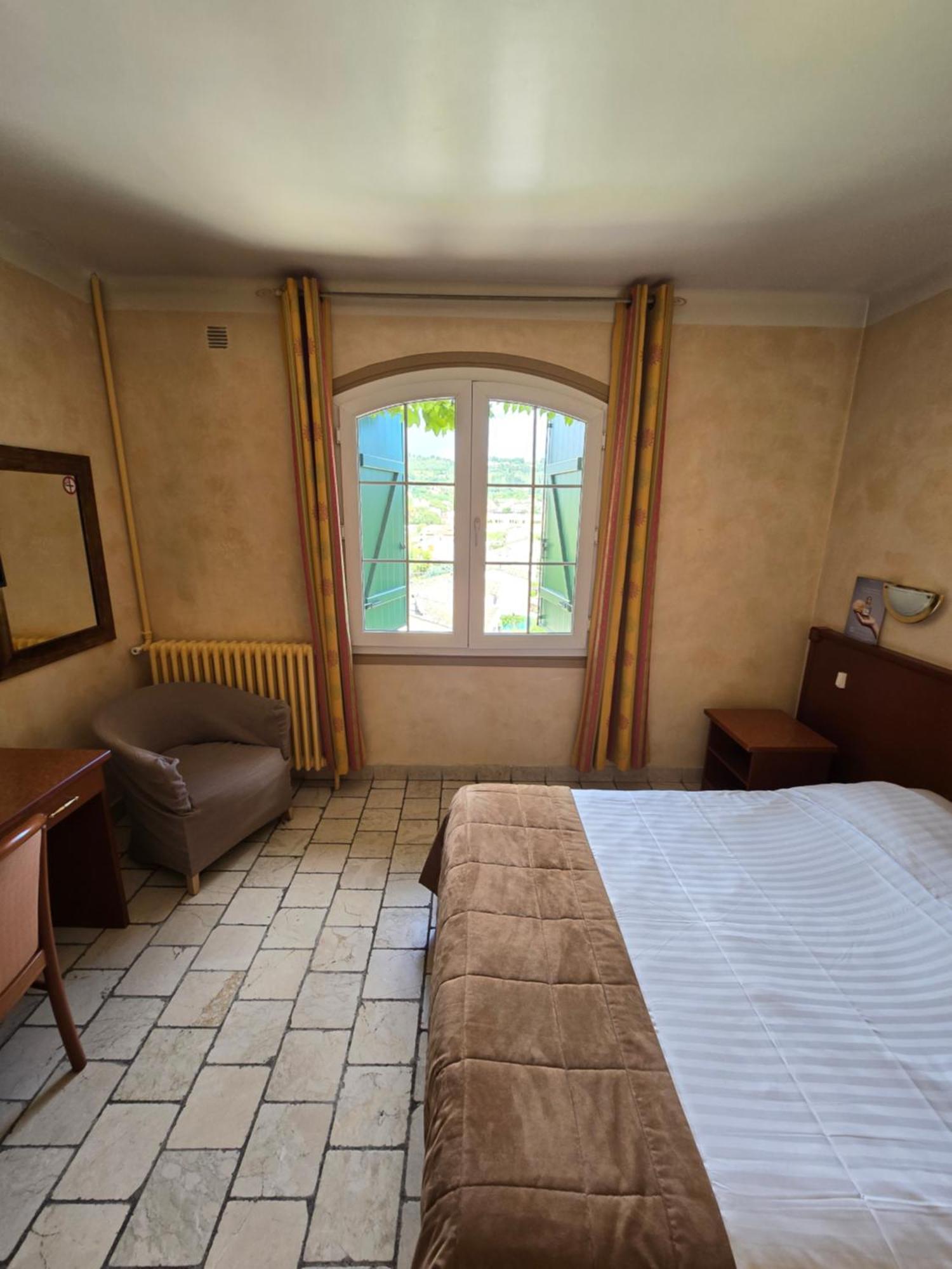 Auberge Les Aromes Grasse Bagian luar foto