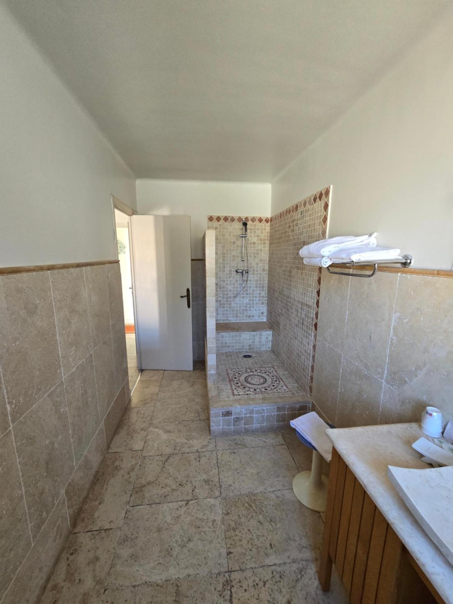 Auberge Les Aromes Grasse Bagian luar foto
